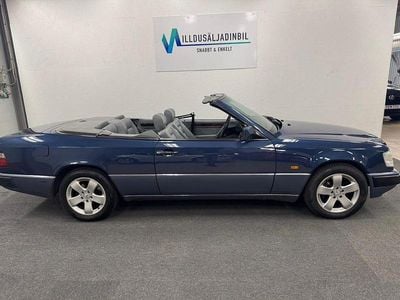 Begagnad Mercedes E300 220 HK (161 kW) 1993 Blå Cab