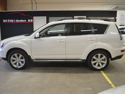 begagnad Mitsubishi Outlander 2.2 (156hk) Di-D 4WD Sportronic / 3-Äga