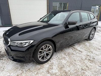 Svart Begagnad 2021 BMW 320 Sport Line Kombi | 289 000 kr (Marknadspris)