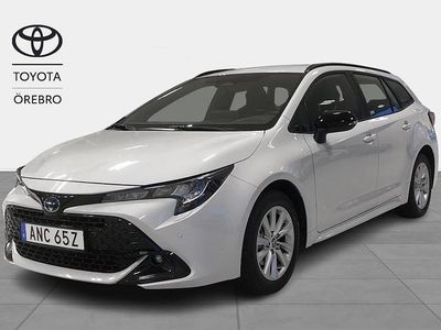 Grå Begagnad 2025 Toyota Corolla Active Kombi | 309 900 kr (Marknadspris)
