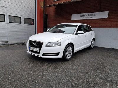 Begagnad Audi A3 Sportback Attraction 105 HK (77 kW) 2012 Vit Halvkombi
