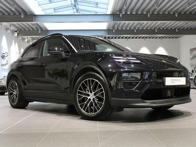 Svart Begagnad 2025 Porsche Macan 4 Electric SUV | 875 000 kr
