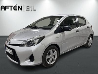 Silver Begagnad 2014 Toyota Yaris Hybrid Life Halvkombi | 109 900 kr (Marknadspris)