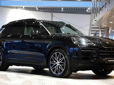 Svart Ny 2026 Porsche Cayenne SUV | 1 402 400 kr