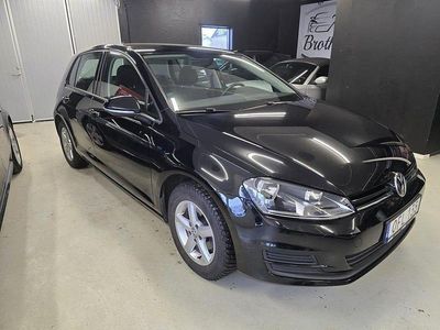Begagnad VW Golf VII 110 HK (80 kW) 2016 Svart Halvkombi