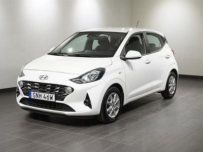 Atlas white Begagnad 2022 Hyundai i10 Essential Halvkombi | 124 900 kr (Marknadspris)