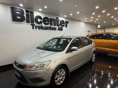 Begagnad Ford Focus Trend 125 HK (91 kW) 2009 Grå Halvkombi