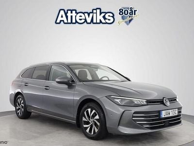 Mörkgrå (grå) Begagnad 2024 VW Passat Business Kombi | 332 900 kr (Marknadspris)