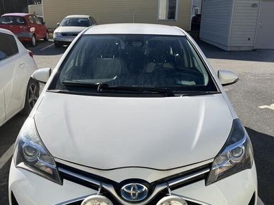 begagnad Toyota Yaris Hybrid e-CVT Euro 6