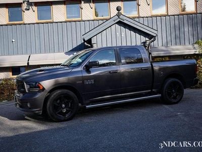 Begagnad RAM 1500 394 HK (289 kW) 2018 Mörkgrå (grå) Pickup