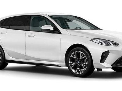 Vit Ny 2025 BMW 120 Halvkombi | 446 400 kr