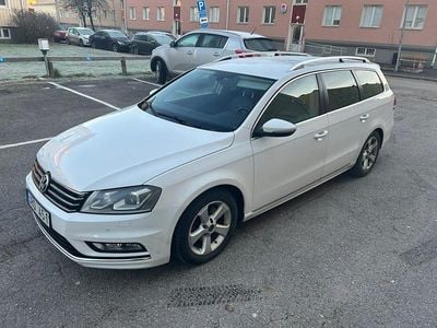 Vitt Begagnad 2013 VW Passat Kombi | 69 800 kr (Marknadspris)
