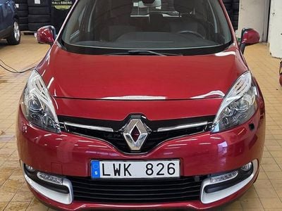 Röd metallic Begagnad 2012 Renault Scénic Minibuss | 75 000 kr (Marknadspris)