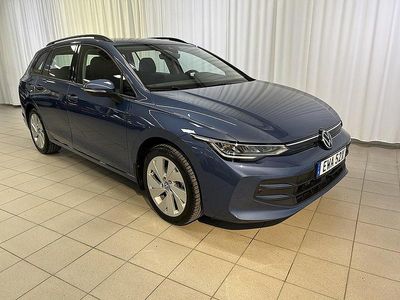 Anemone blue metallic Begagnad 2024 VW Golf VIII Kombi | 294 500 kr (Marknadspris)