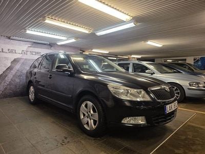 Begagnad Skoda Octavia Elegance 105 HK (77 kW) 2011 Svart Kombi