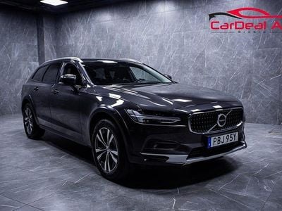 Grå Begagnad 2020 Volvo V90 CC Momentum Kombi | 319 800 kr (Marknadspris)