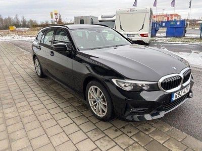 Svart ii Begagnad 2021 BMW 330 Sport Line Kombi | 269 800 kr (Marknadspris)