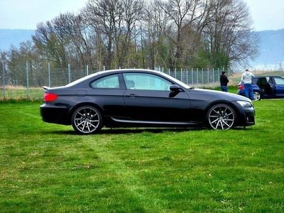 Begagnad BMW 325 Comfort Edition 218 HK (160 kW) 2007 Svart Sportkupé