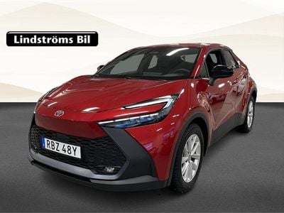 Röd Begagnad 2025 Toyota C-HR Style SUV | 364 900 kr (Marknadspris)