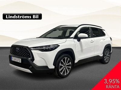 Vit Begagnad 2022 Toyota Corolla Cross Style SUV | 359 900 kr (Marknadspris)