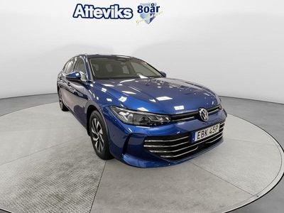 Blå Begagnad 2024 VW Passat Business Kombi | 338 900 kr (Marknadspris)