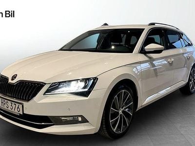 Vit Begagnad 2018 Skoda Superb Business Line Kombi | 229 900 kr (Marknadspris)