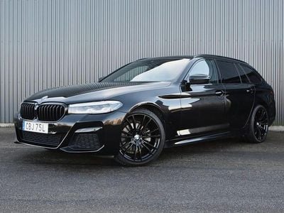 Svart Begagnad 2021 BMW 520 M Sport Kombi | 309 900 kr (Marknadspris)