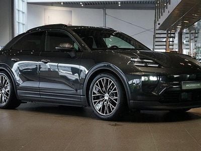 Grå Begagnad 2024 Porsche Macan SUV | 1 095 000 kr