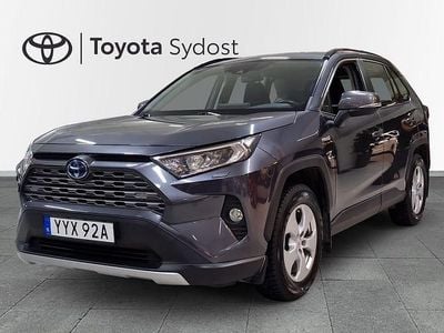 Grå Begagnad 2019 Toyota RAV4 Hybrid Active SUV | 289 000 kr (Marknadspris)