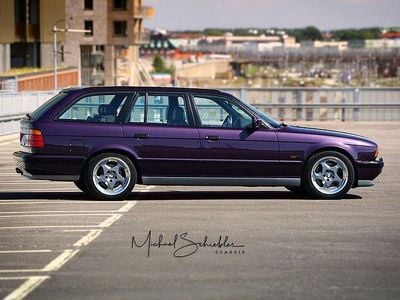Begagnad BMW M5 340 HK (250 kW) 1993 Violet Kombi