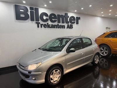 Grå Begagnad 2008 Peugeot 206 Halvkombi | 29 900 kr (Lite dyr)