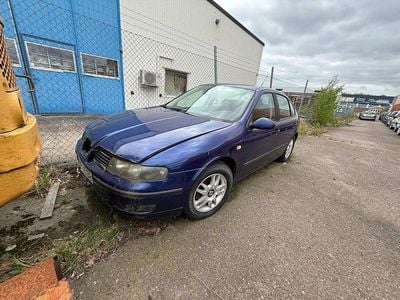 Mörkblå Begagnad 2005 Seat Leon Halvkombi | 1 000 kr