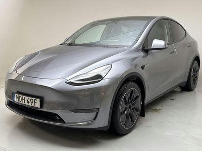 Grå Begagnad 2025 Tesla Model Y SUV | 450 000 kr (Bra pris)