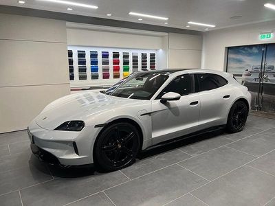 Ljusröd Begagnad 2024 Porsche Taycan Kombi | 1 489 000 kr