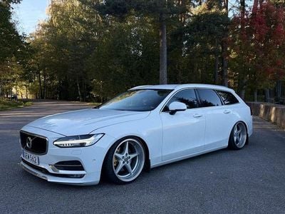 Vit Begagnad 2017 Volvo V90 Momentum Kombi | 170 000 kr (Marknadspris)