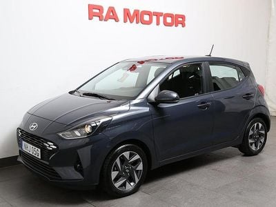 Grå Begagnad 2024 Hyundai i10 Advanced Halvkombi | 169 900 kr (Marknadspris)