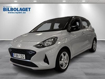 Grå Begagnad 2023 Hyundai i10 Essential Halvkombi | 154 900 kr (Marknadspris)