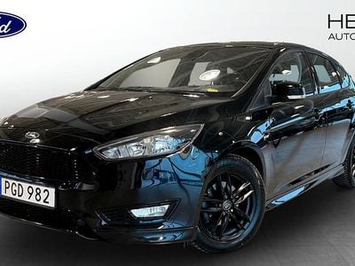 Svart Begagnad 2016 Ford Focus ST-Line Halvkombi | 119 900 kr (Dyr)