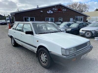 Vit Begagnad 1985 Toyota Camry Halvkombi | 24 900 kr