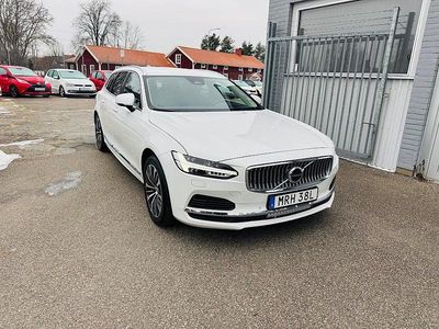 Vit Begagnad 2022 Volvo V90 Core Kombi | 319 900 kr (Marknadspris)