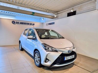 begagnad Toyota Yaris Hybrid e-CVT Backkamera Parkeringssensor (101)