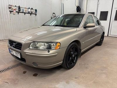 Begagnad Volvo S60 Momentum 210 HK (154 kW) 2005 Ljusbrun Sedan