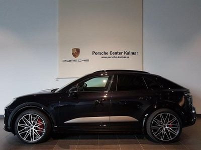 Jet black metallic Begagnad 2024 Porsche Macan Turbo SUV | 1 119 000 kr (Bra pris)