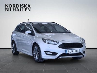 Grå Begagnad 2017 Ford Focus ST-Line Kombi | 124 795 kr (Marknadspris)