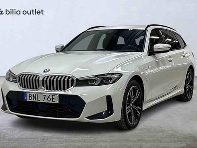 Vit Begagnad 2025 BMW 330e Shadowline Kombi | 489 900 kr