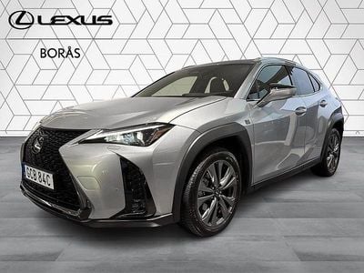 Silver Begagnad 2025 Lexus UX 300h Sport Design Packet SUV | 394 900 kr (Marknadspris)