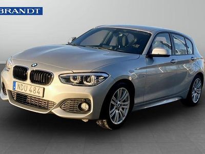 Silver Begagnad 2016 BMW 118 Shadowline Halvkombi | 134 900 kr (Marknadspris)