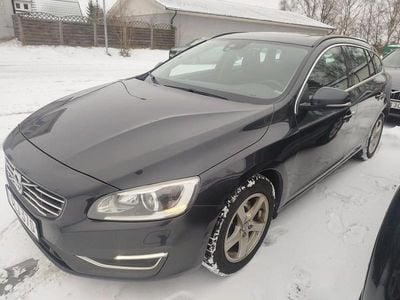Grå Begagnad 2014 Volvo V60 Momentum Kombi | 99 900 kr (Marknadspris)