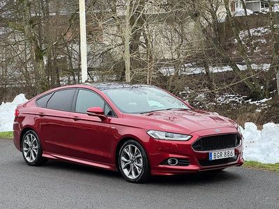 Röd Begagnad 2018 Ford Mondeo ST-Line Halvkombi | 179 000 kr (Marknadspris)