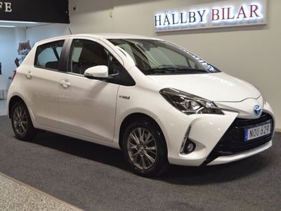 begagnad Toyota Yaris Hybrid e-CVT Euro 6 Endast 6000 Mil